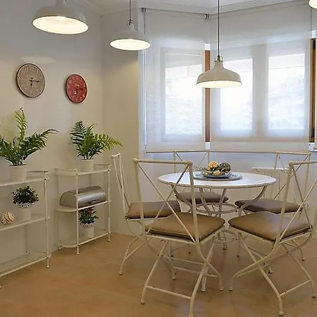 Vakantiehuis Sleeps 7 Pool
