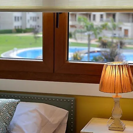 Vakantiehuis Sleeps 7 Pool