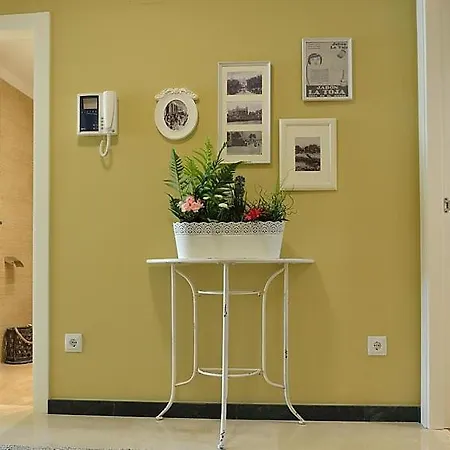 Vakantiehuis Sleeps 7 Pool