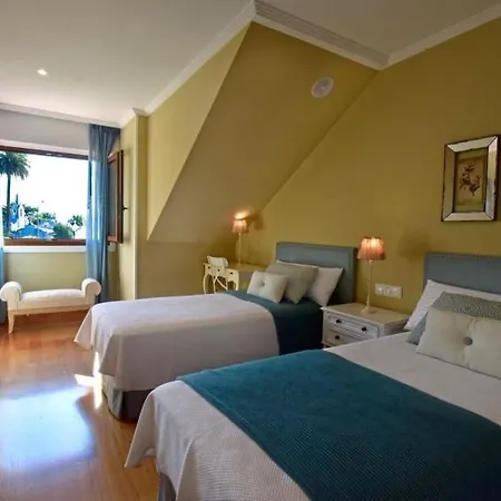 Vakantiehuis Sleeps 7 Pool *