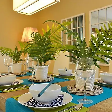 Vakantiehuis Sleeps 7 Pool *