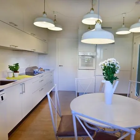 Sleeps 7 Pool Vakantiehuis