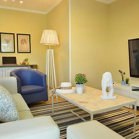 Vakantiehuis Sleeps 7 Pool
